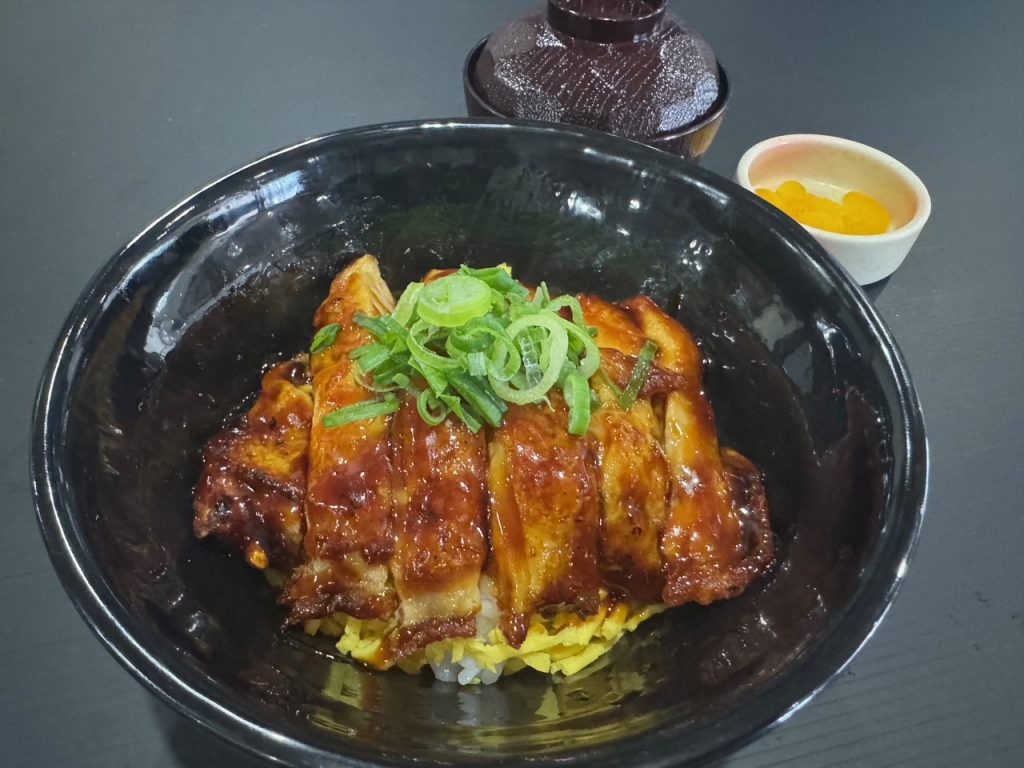 ゴルフ昼食【鶏の照り焼き丼】1,650円（2026.04）