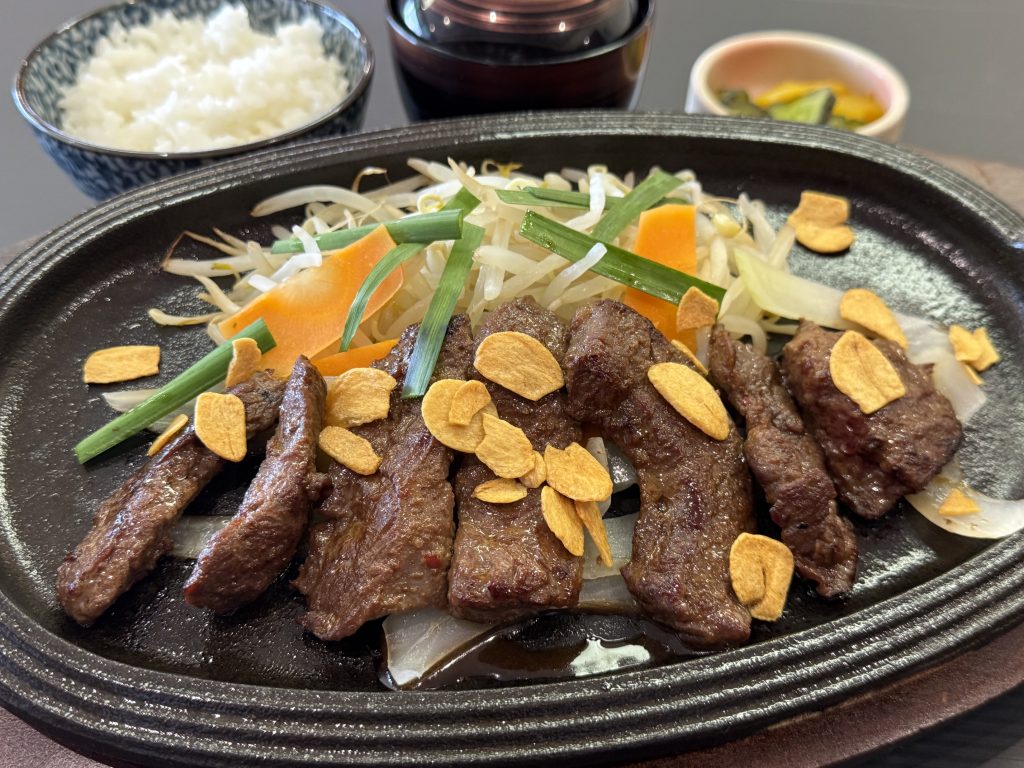 ゴルフ昼食【鉄板 牛ハラミのスタミナ焼き】2,090円（2026.07）