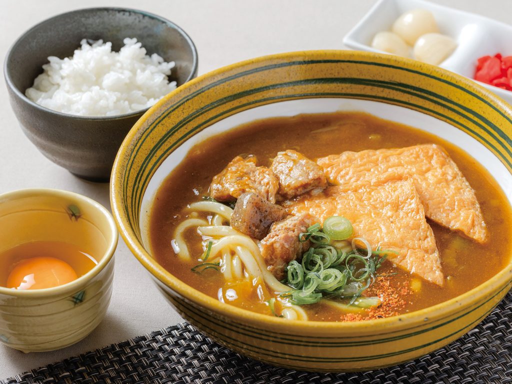 ゴルフ昼食【国産牛すじカレーうどんセット】1,420円（2024.03）