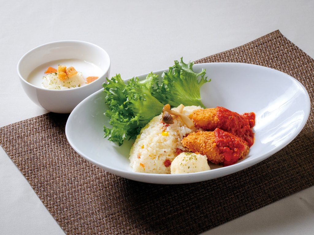 ゴルフ昼食【チキンカツのピラフセット】1,580円（2025.10）