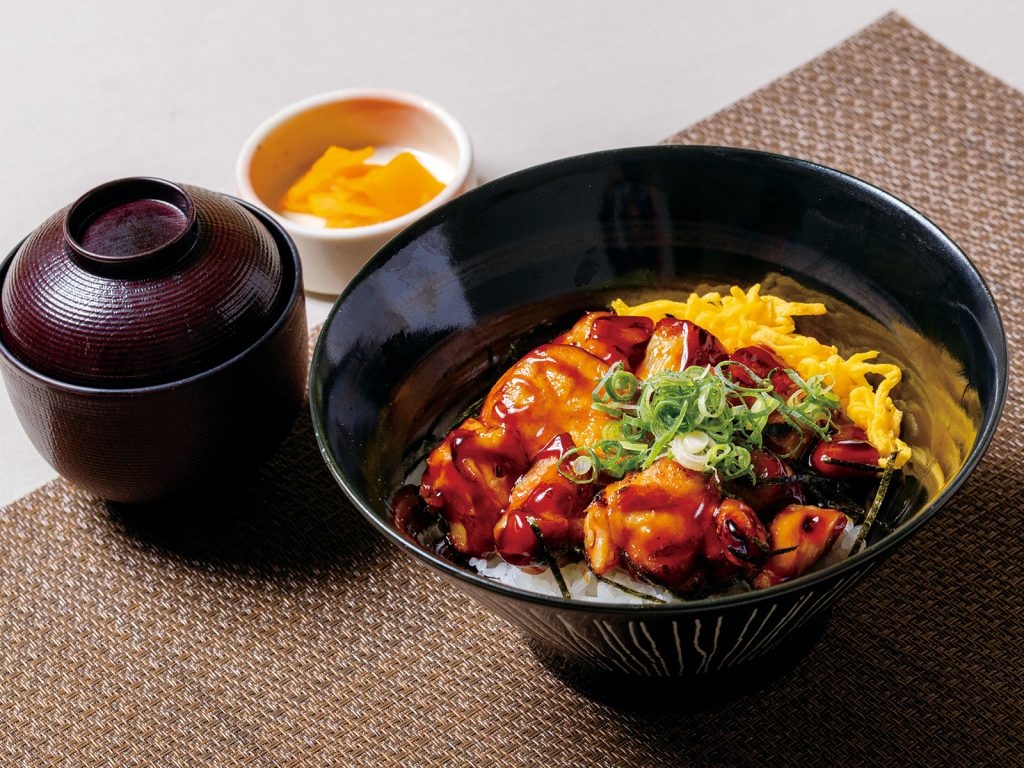 ゴルフ昼食【三種の焼き鳥丼】1,590円（2026.01）