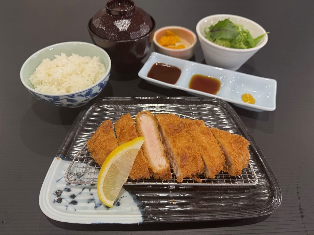 ゴルフ昼食【とんかつ膳】1,980円（2026.04）