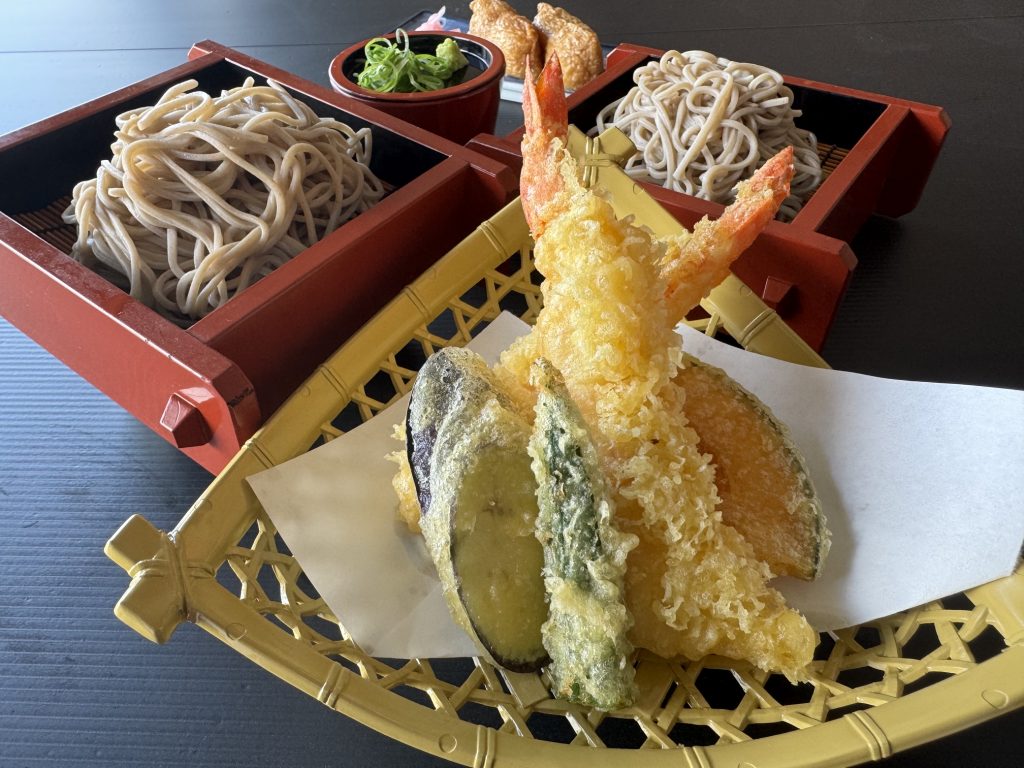 ゴルフ昼食【天ざる蕎麦といなり寿司】2,310円（2026.05）