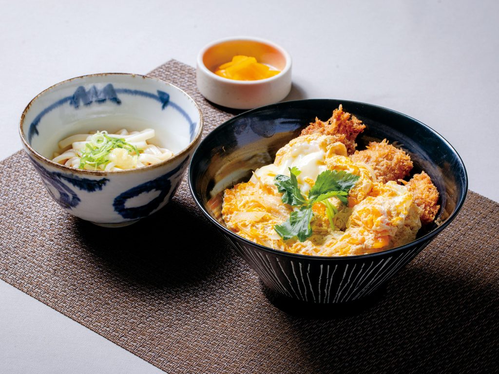 ゴルフ昼食【ヘレカツ玉子とじ丼とミニ冷やしうどん】1,650円（2025.07）